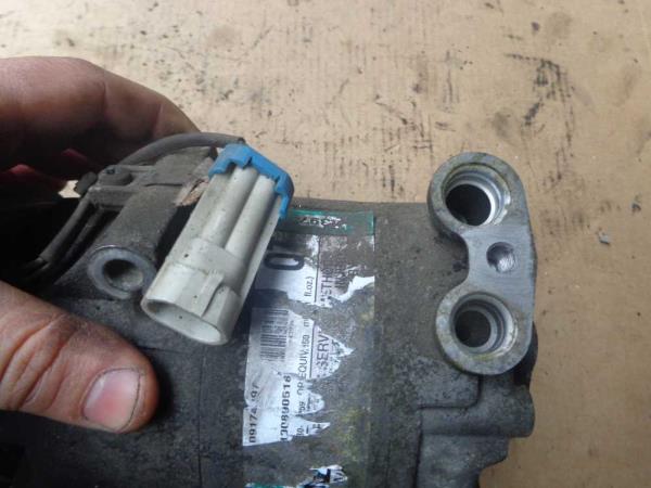 COMPRESSEUR DE CLIMATISATION OPEL 1.7TD ( MOTEUR OPEL ) - Vue 2